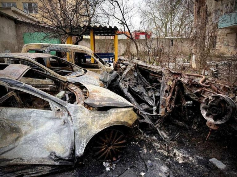 Нічний російський обстріл в Одесі пошкодив школи та житлові будинки в різних районах — ФОТО