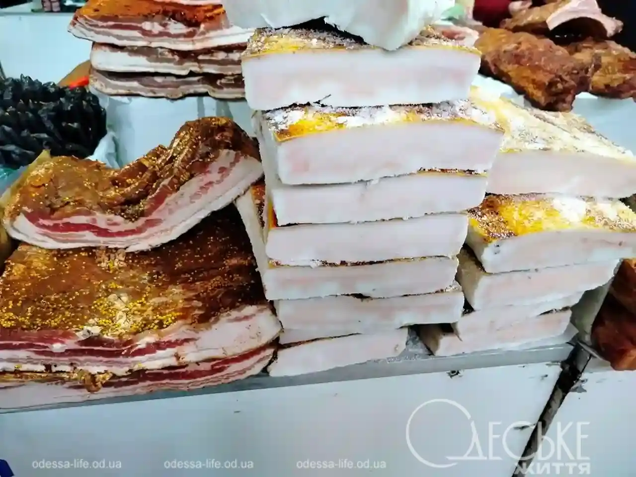 На Привозі в Одесі: січневий моніторинг цін на сало й продукти (фоторепортаж)