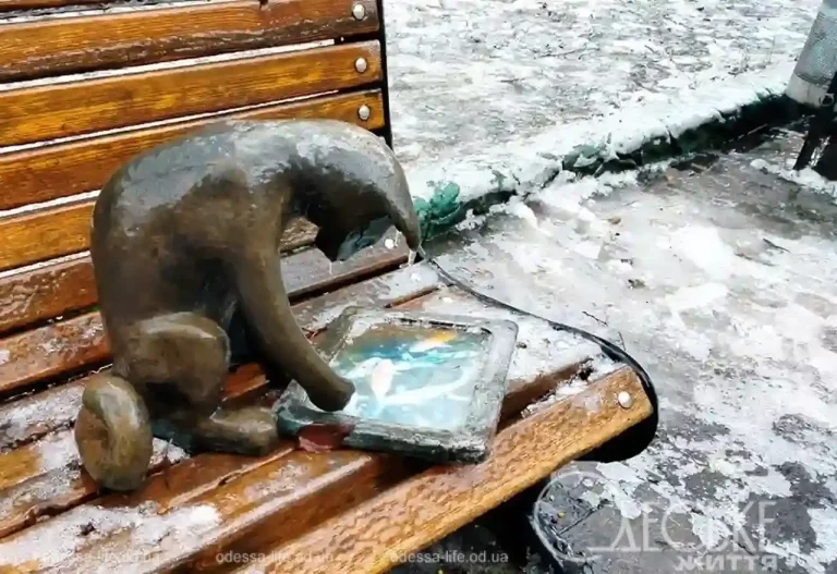 Одеса на слизькій межі: фоторепортаж з крижаних вулиць