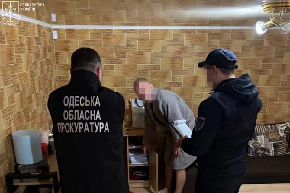 Ексочільника лісгоспу Одещини арештували за вимагання 25 тис дол за земельні угіддя