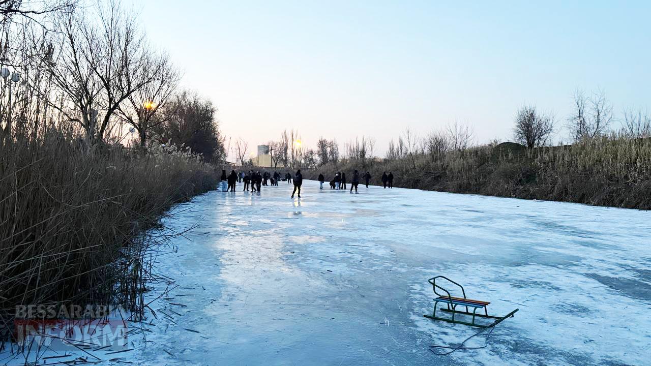Безпека на льоду — ізмаїльські рятувальники нагадують правила зимових розваг