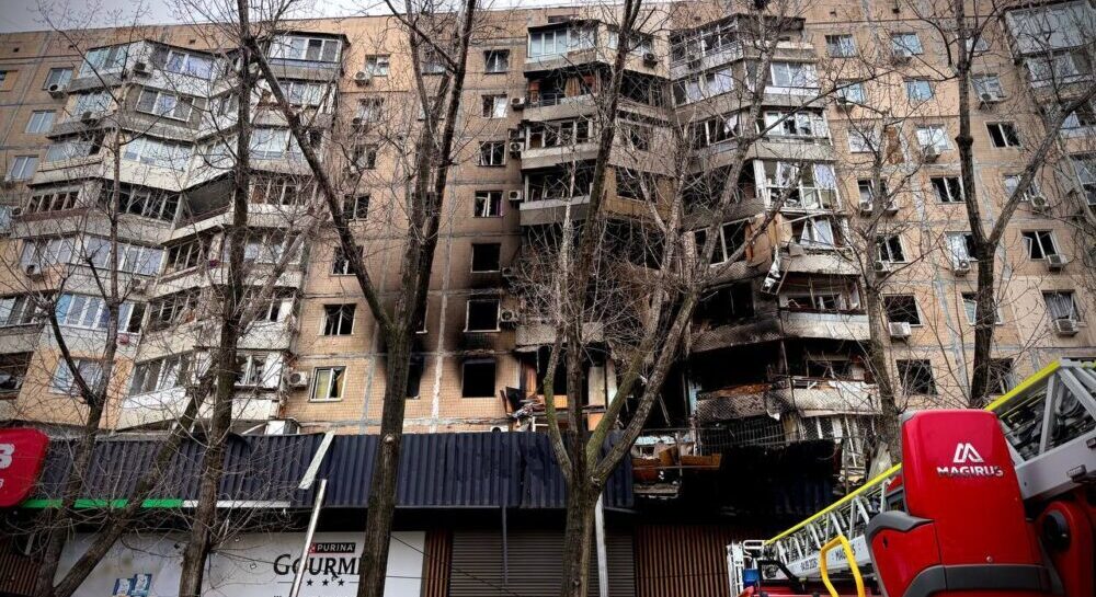 У завалах одеської багатоповерхівки виявили тіло чоловіка, пошукові роботи тривають