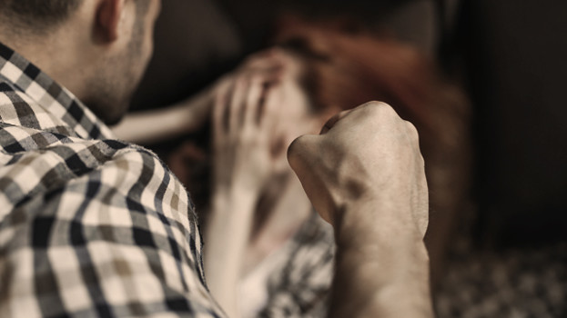 В Ізмаїлі через дев’ять років суд визнав чоловіка винним у побитті колишньої дружини — від покарання звільнили, але зобов’язали виплатити компенсацію