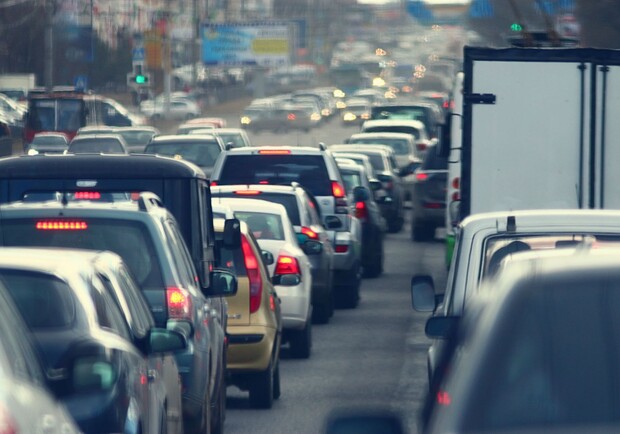 Великі затори на трасі Одеса—Рені: де автомобілі стоять найдовше