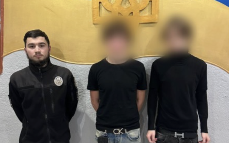 Скандальне відео з котом змусило одеських поліцейських перевірити дії підлітків
