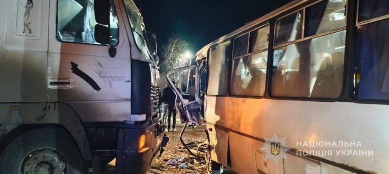 Автобус потрапив у ДТП на трасі Одеса—Чорноморськ, постраждав водій