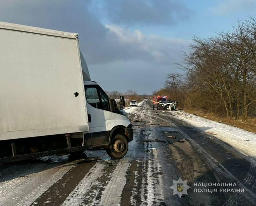 На Одещині легковик протаранив вантажівку: один із водіїв загинув