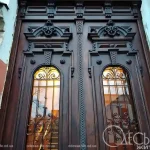 В Одесі відновили пошкоджені внаслідок удару дрона двері будинку XIX століття