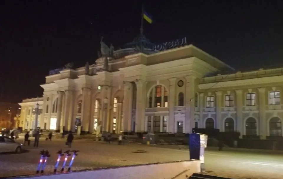 Одеський залізничний вокзал переходить у режим економії — пункти незламності працюють цілодобово