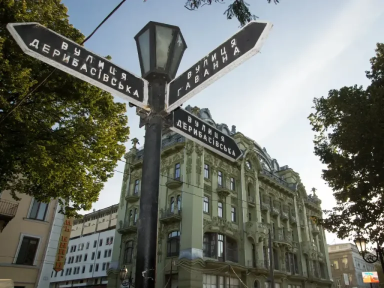 В Одесі нагадують бізнесу: вивіски й реклама повинні бути українською
