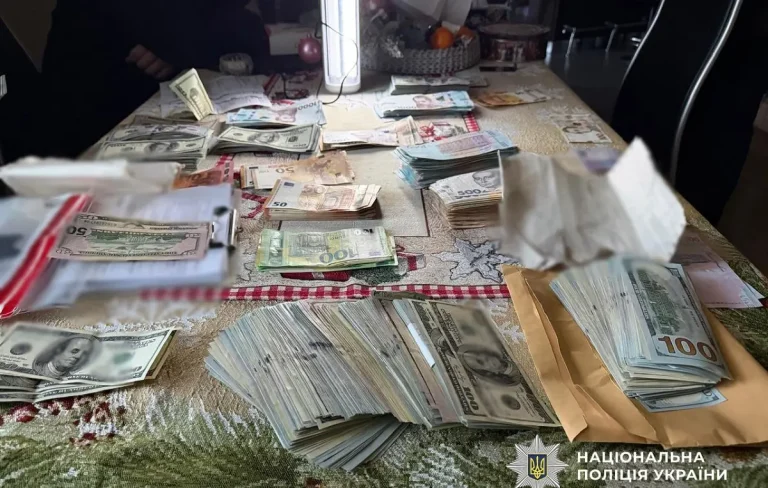 В Одесі затримали завідувачку відділення лікарні, підозрювану у вимаганні 1600 доларів за оформлення інвалідності