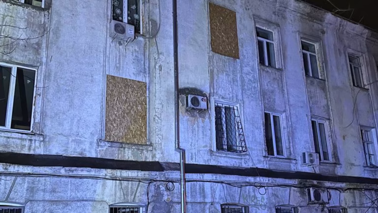 Під уламками після російської атаки в Одесі виявили тіло жінки