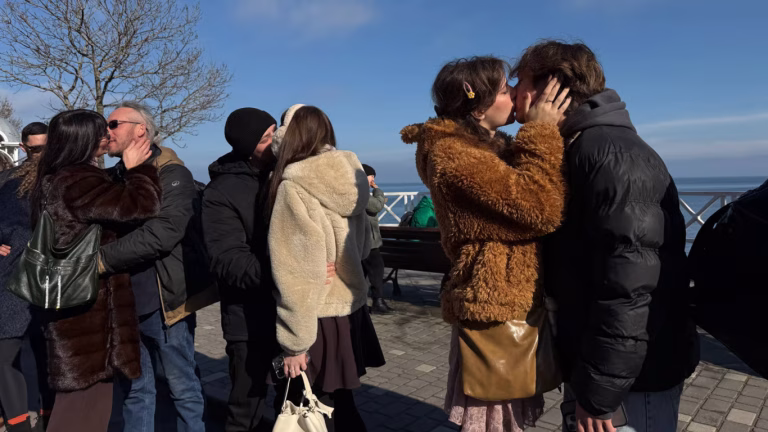 В Одесі зафіксували рекордну кількість поцілунків — фоторепортаж