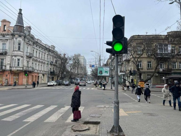 В Одесі повернули до ладу світлофори, пошкоджені вандалами — ФОТО
