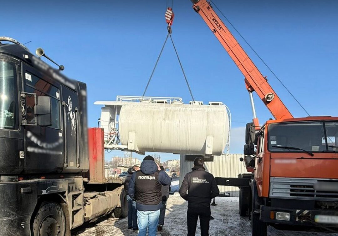 В Одеській області демонтували дев’ять незаконних автозаправок і конфіскували 15 тонн пального