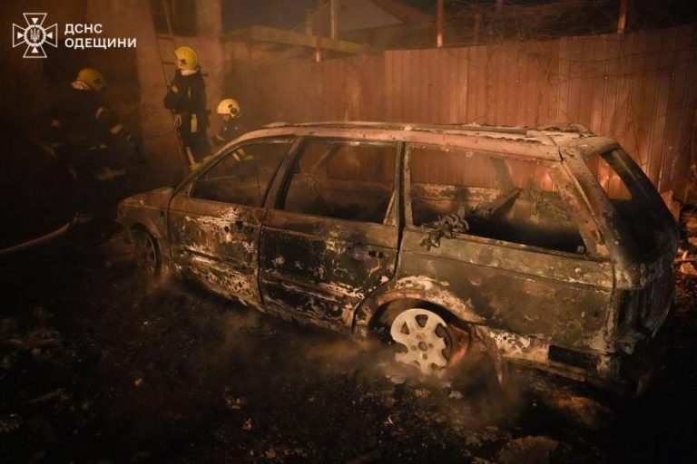 Російські дрони вразили житлові райони Одеси — ДСНС оприлюднила фото наслідків