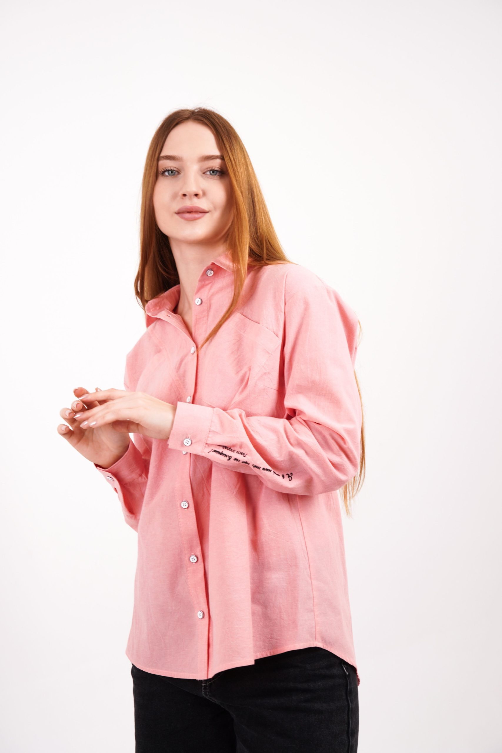 Фрази на одязі: як слова стають частиною вашої історії