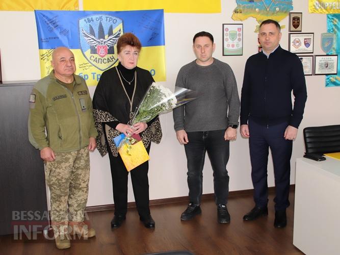 У Болграді матері полеглого воїна вручили орден «За мужність» — вона подякувала за пам’ять про сина