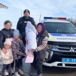 Поліція Ізмаїльщини допомогла родині з новонародженою, яка під час негоди йшла пішки до Орлівки