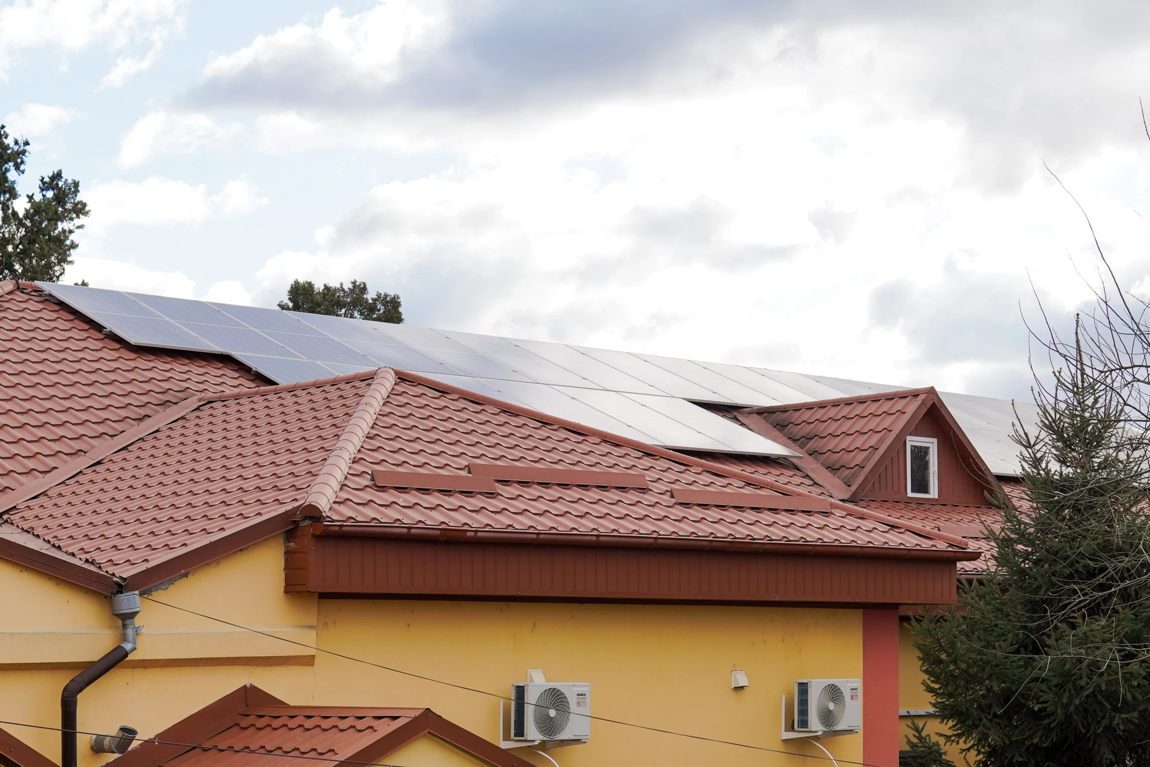 Блоки хірургії та реанімації лікарні Ізмаїльського району працюють безперервно завдяки сонячній електростанції