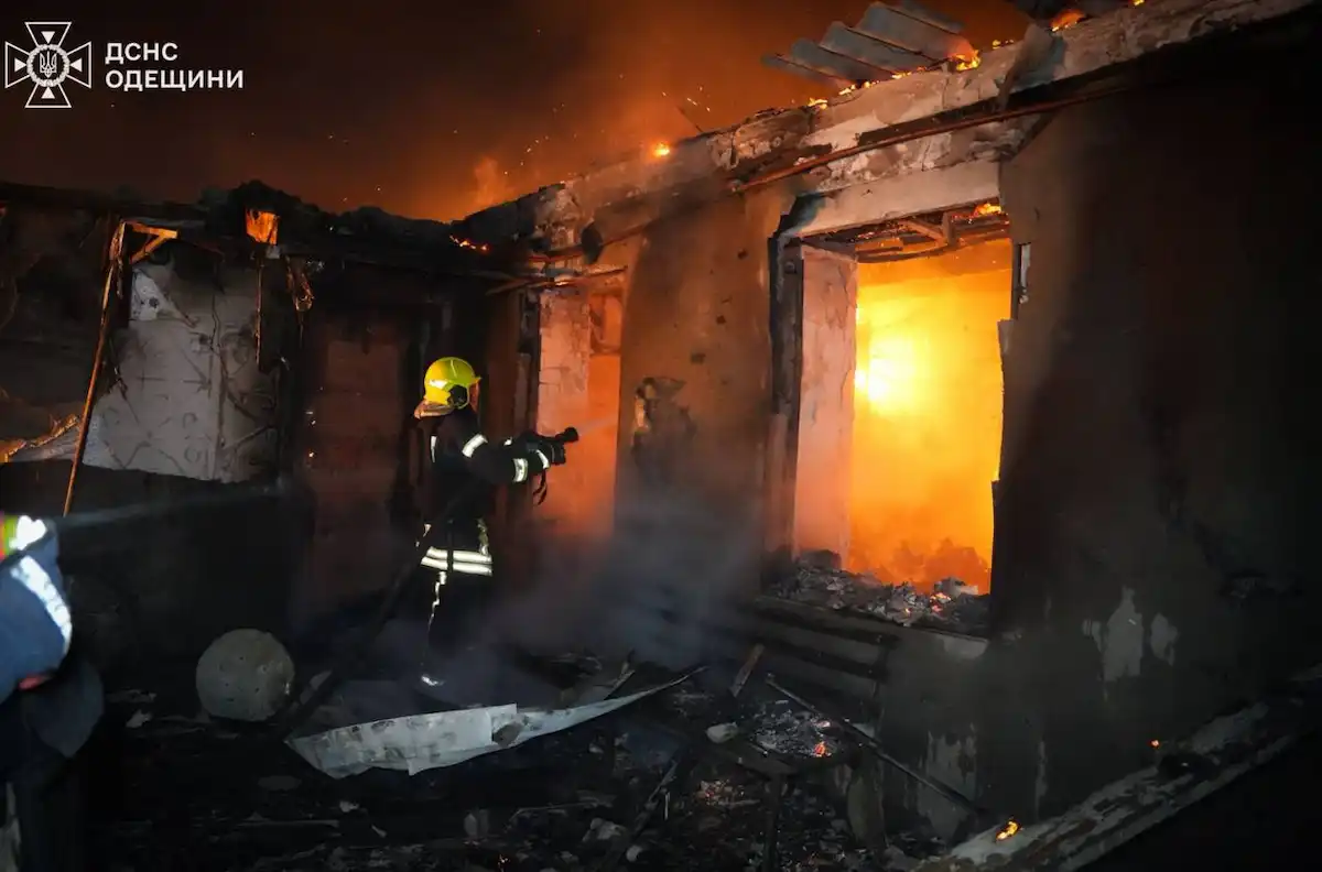 Нічна атака в Одесі: поранені та серйозні руйнування