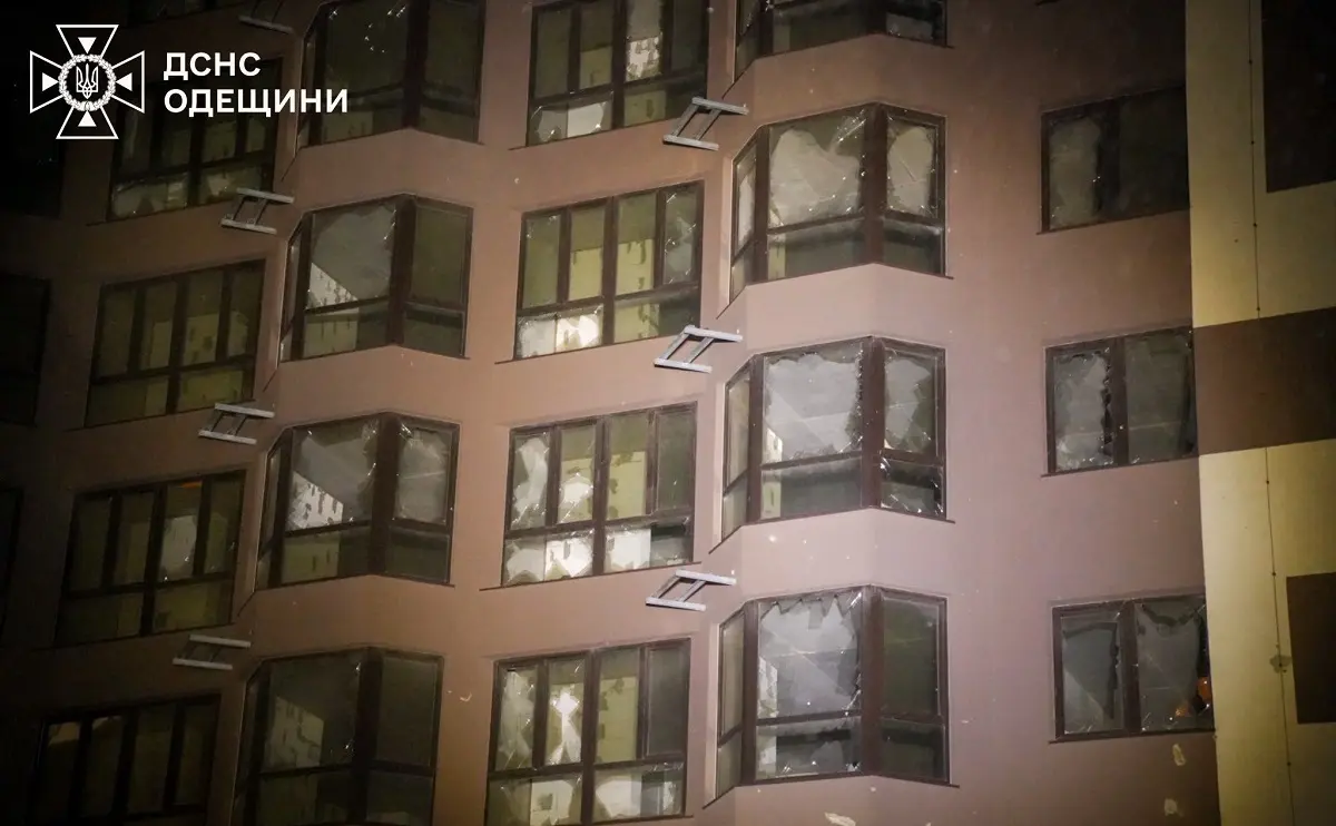 Нічний удар «шахедів» по Одесі: у житловому будинку — загиблі та поранені (фото)
