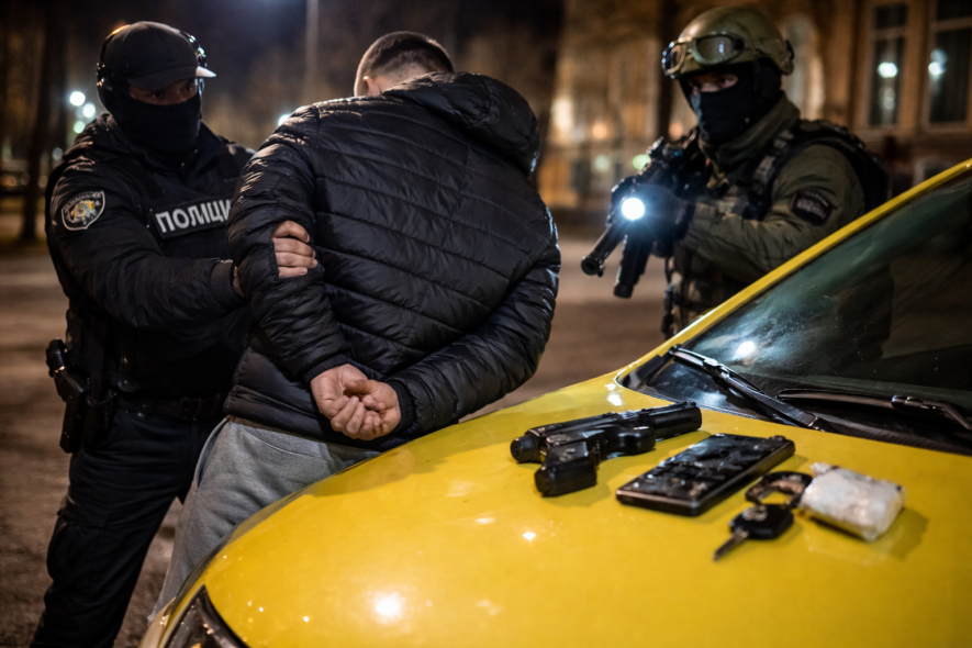 У Одесі затримали зловмисника, який погрожував таксисту пістолетом — ФОТО