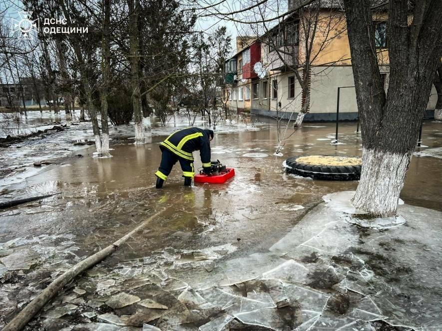 На Одещині через підтоплення рятувальники відкачали 5 800 м³ талої води — ФОТО