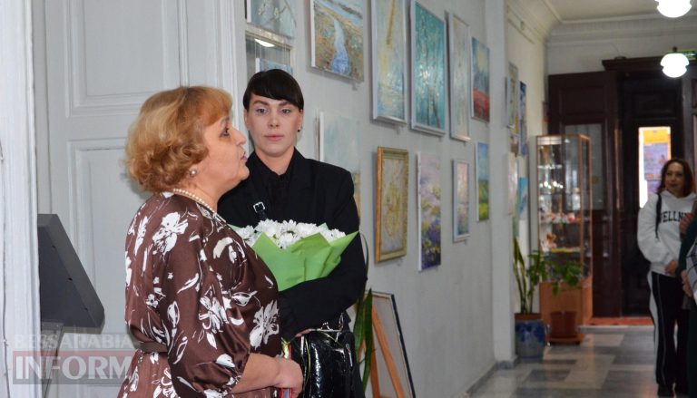 В Ізмаїлі відкрилася персональна виставка Ірини Василенко — палітра кольорів і емоцій