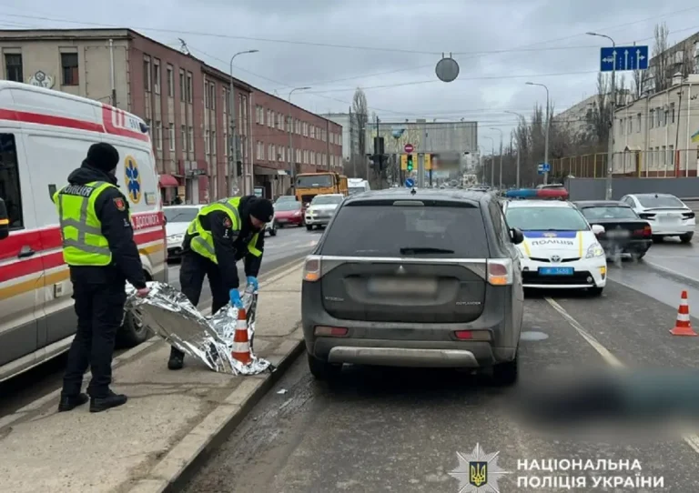 На Балківській в Одесі автомобіль Mitsubishi смертельно збив жінку