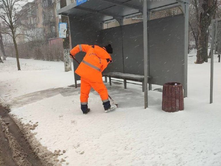 Лід і сніг паралізували Одесу: хто відповідає за прибирання вулиць і кому загрожують штрафи