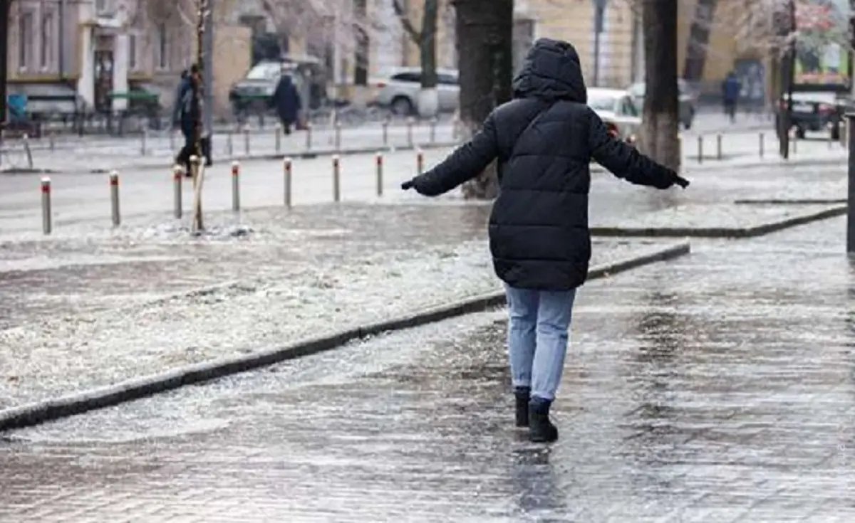 Крижаний дощ перетворив Одесу на небезпечну ковзанку