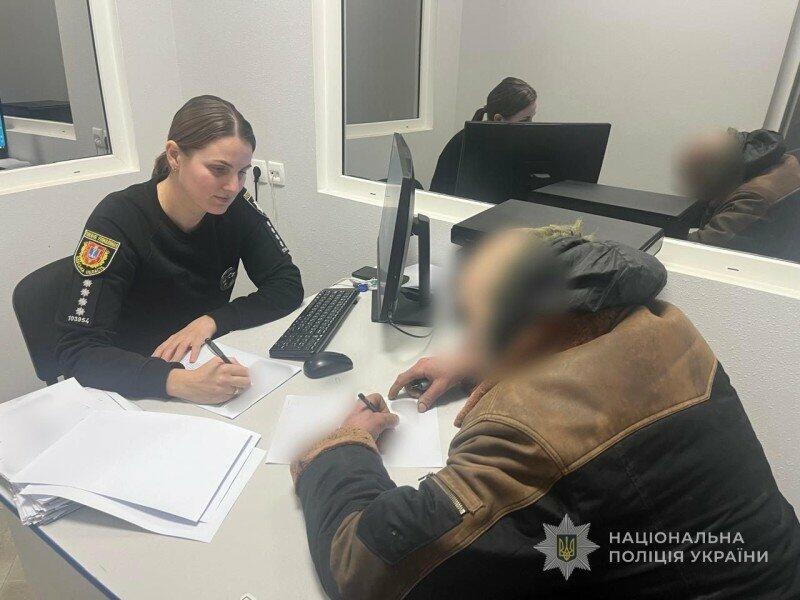 На Одещині сімейний терор: син і донька знущалися над матерями