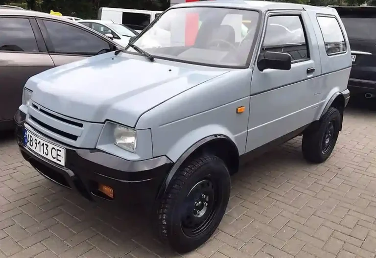 В Одещині помітили рідкісний український автомобіль — таких виготовили лише сім