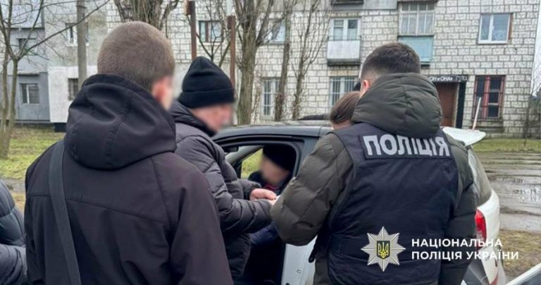 Одеському мешканцю загрожує до 8 років ув’язнення за допомогу у здачі іспиту з водіння — ФОТО