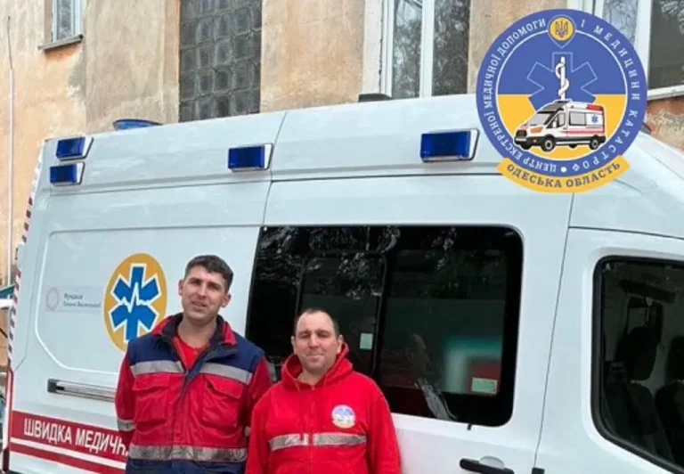 Під Одесою посеред траси медики прийняли немовля у салоні швидкої