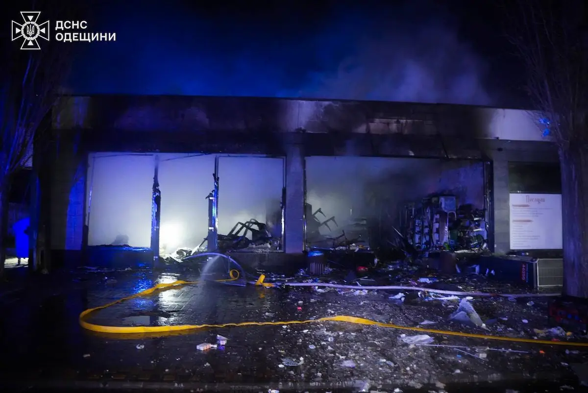 Нічний удар по Одесі: зруйновано квартири, гаражі й автомобілі