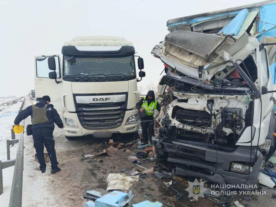 Аварія на трасі Київ–Одеса: зіткнення двох фур спричинило затор у напрямку Одеси — ФОТО