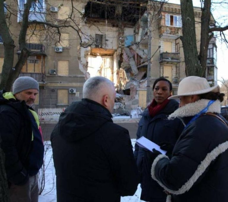 Місія ООН оглянула наслідки руйнувань житлових будинків в Одесі