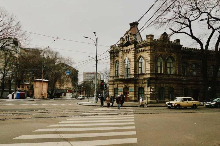 Електротранспорт іще не відновлено — сьогоднішній рух соціальних автобусів в Одесі, ФОТО
