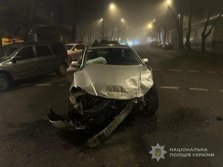 У центрі Одеси п’яний кермувальник Range Rover спричинив потрійну аварію — ФОТО