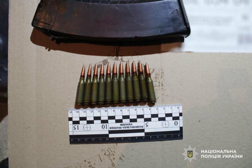 Через суперечку за більярд в Одещині молодик відкрив автоматний вогонь у барі — ФОТО