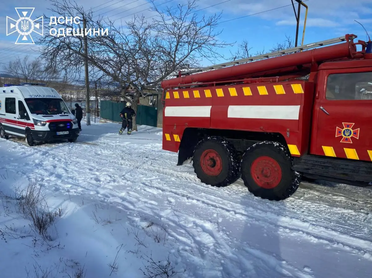 Хуртовина і крига паралізували Одесу — 26 повалених дерев і десятки заблокованих машин