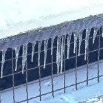 В Одесі зафіксували «льодові обстріли», міська влада попереджає про небезпеку