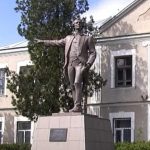 Через три роки після демонтажу Мінкульт вилучив із реєстру нерухомих пам’яток скульптуру Суворова в селищі Ізмаїльського району