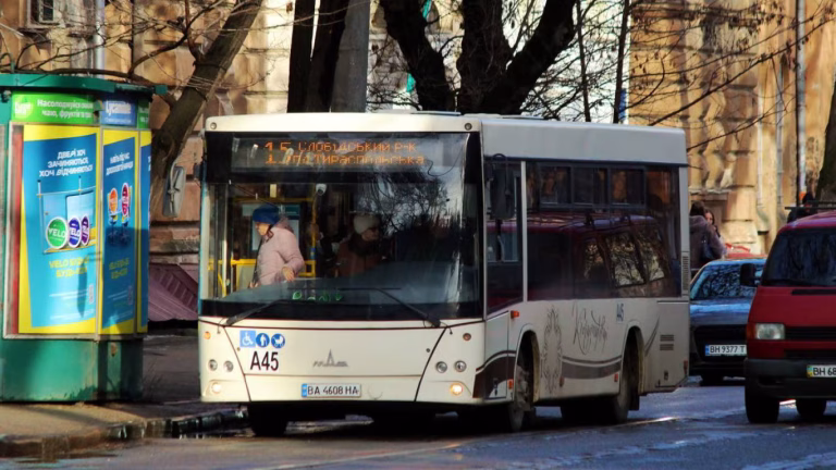 В Одесі оновлюють розклад соціальних автобусів: що потрібно знати