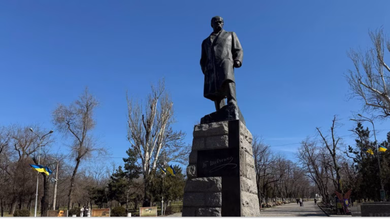 На вулицях Одеси перехожі декламували поезію Кобзаря