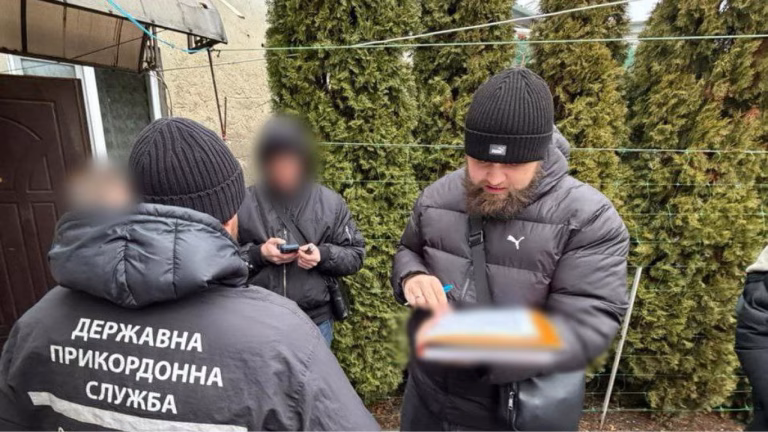 В Одесі викрили двох ділків, що організовували незаконну переправу чоловіків за кордон