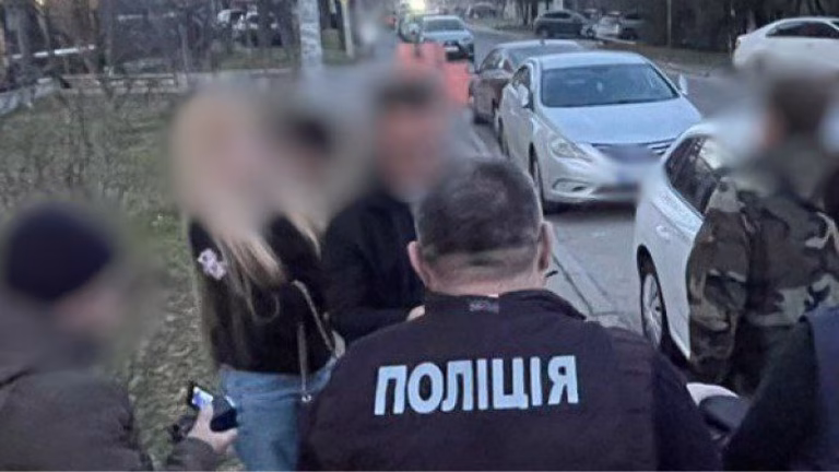 В Одесі викрили завідувачку кафедри у коледжі за отримання хабара