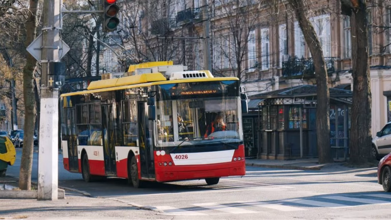 Оновлені тарифи на проїзд в Одесі у квітні — скільки коштуватиме міський транспорт